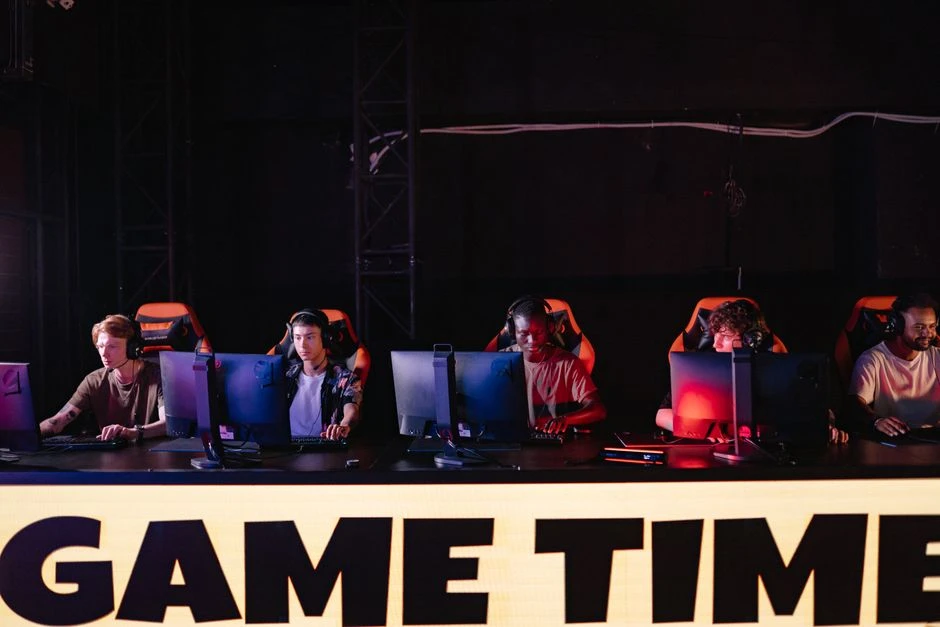 Joueurs en compétition lors d'un tournoi esport